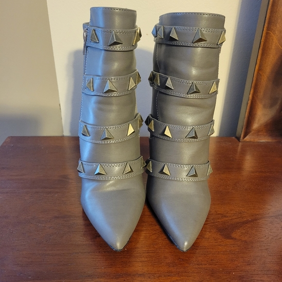 Boots - Picture 3 of 4